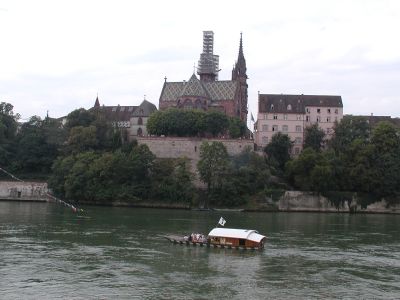 バーゼル・大聖堂Münsterとライン川の渡し船Fähre正面から