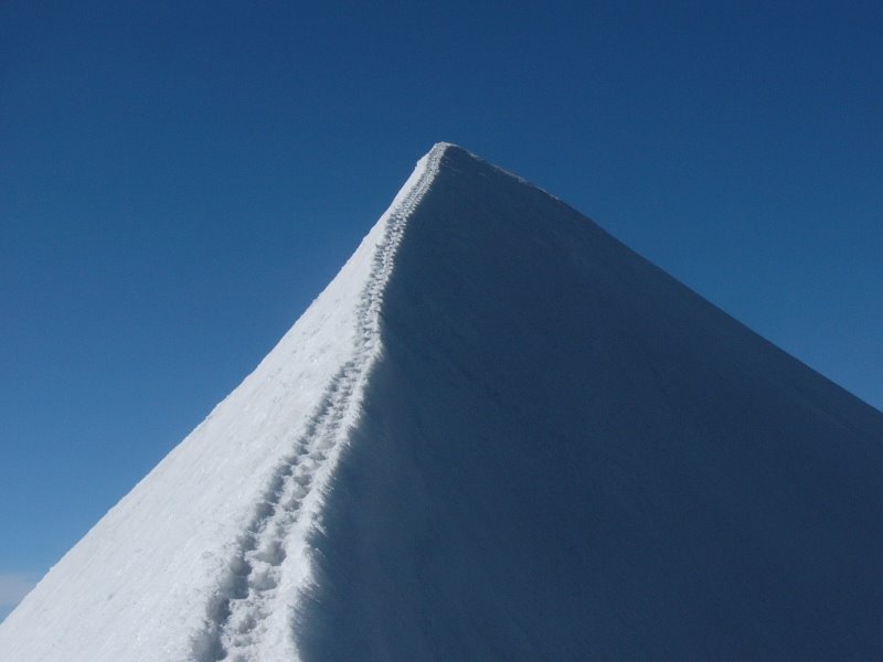 カストゥール頂上雪稜