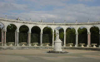 ヴェルサイユ噴水円形柱廊