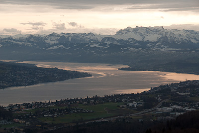 写真:ユトリベルグ展望台とスイス出発