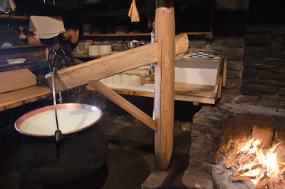 写真:バレンベルク野外博物館1～パンとチーズ作り