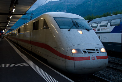 インターラーケン駅に停車しているドイツの新幹線ICE