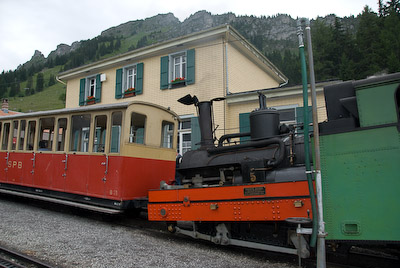 ブライトラウエネン駅と蒸気機関車