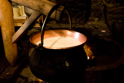 チーズ作りの鍋