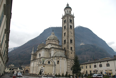 ティラノのマドンナ教会