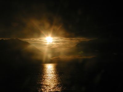 トゥーン湖の日の出