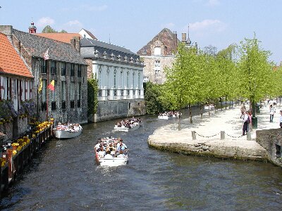 写真:屋根のない美術館ブルージュの運河