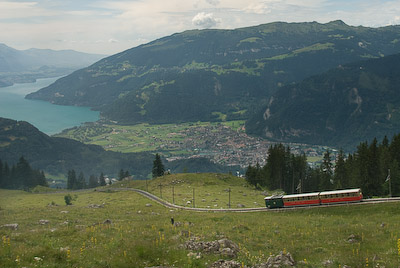 写真:ハルダークルムとシーニゲ・プラッテ鉄道の蒸気機関車
