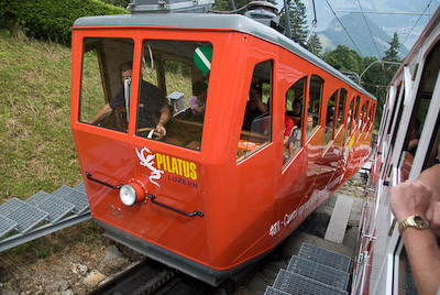 写真:ピラトゥス登山鉄道～世界一の急勾配と展望台